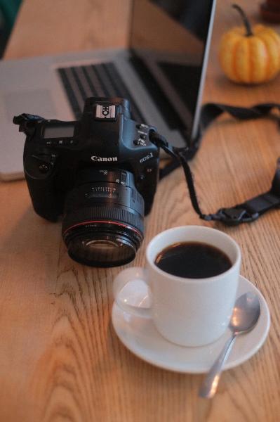 MÁY ẢNH CANON EOS 1D MARK IV