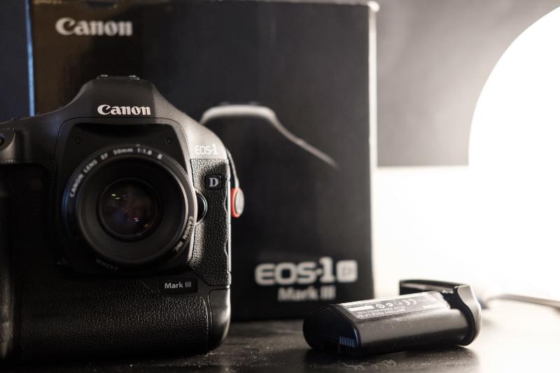 MÁY ẢNH CANON EOS 1D MARK III