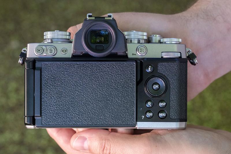 Máy ảnh Nikon Z fc (bạc) kèm ống kính NIKKOR Z DX 16-50mm f/3.5-6.3 VR (bạc) – chính hãng