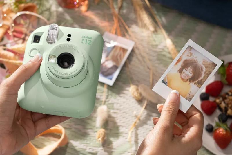 FUJIFILM INSTAX MINI 12 (MINT GREEN) – chính hãng