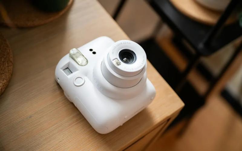 FUJIFILM INSTAX MINI 12 (MINT GREEN) – chính hãng