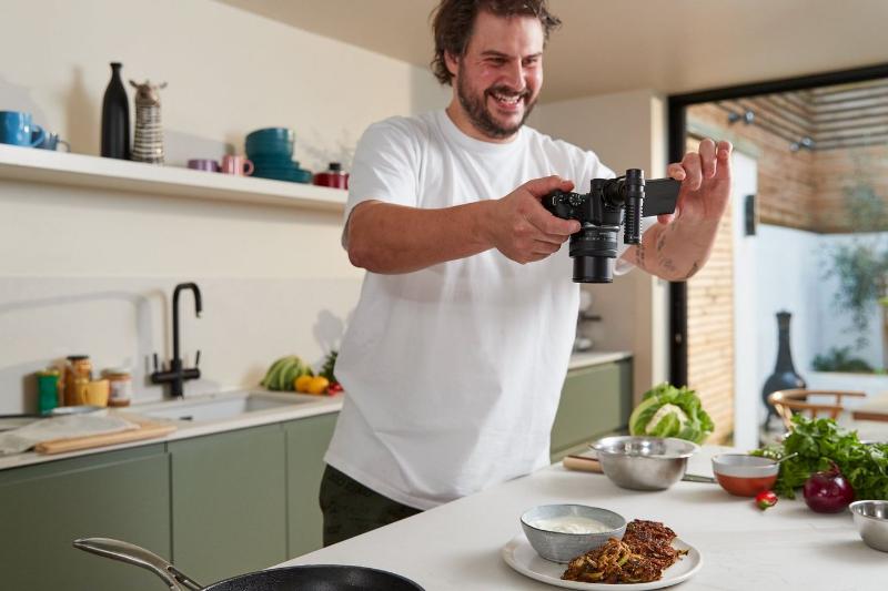 Canon EOS R50 kèm Lens Canon RF-S 18-45mm f/4.5-6.3 IS STM + RF 50mm f/1.8 STM | Chính Hãng